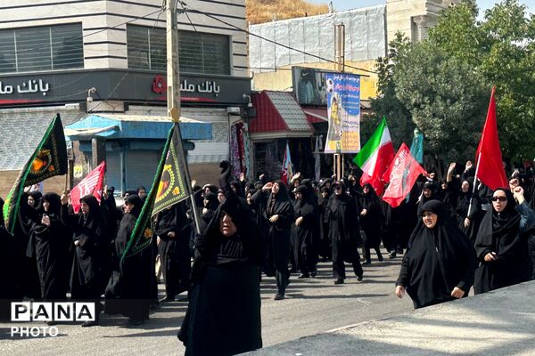 آیین جاماندگان اربعین حسینی در اسلام‌آباد با حضور پرشور مردم