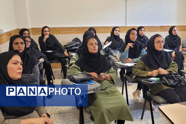 جلسه شورای معلمان دبیرستان نمونه دولتی ولایت