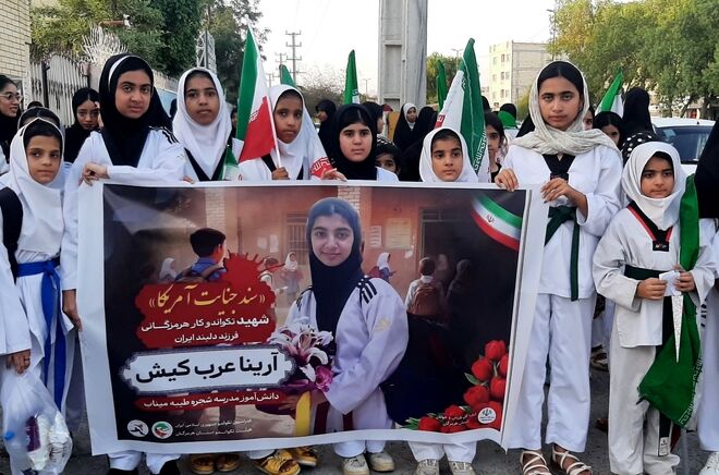 دختران تکواندوکار میناب بر مزار شهیده ارینا عرب‌کیش حاضر شدند