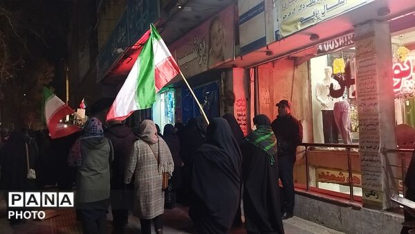 اجتماع خانوادگی فرهنگیان نیشابور در خیابان امام خمینی 