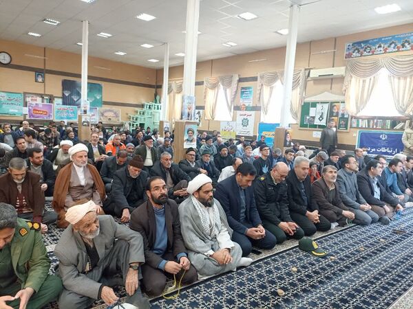  نماز عبادی، سیاسی جمعه با رنگ و بوی دهه فجر در فاروج