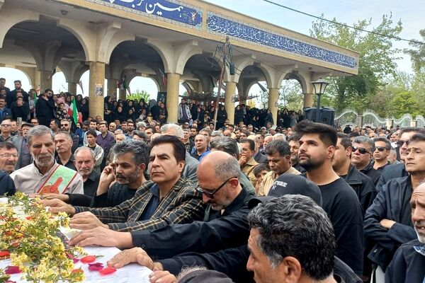 تشییع پیکر شهید حسین تاجیکی شهید جنگ رمضان