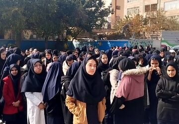 برگزاری مراسم روز دانش آموز در هنرستان کاردانش حافظ 