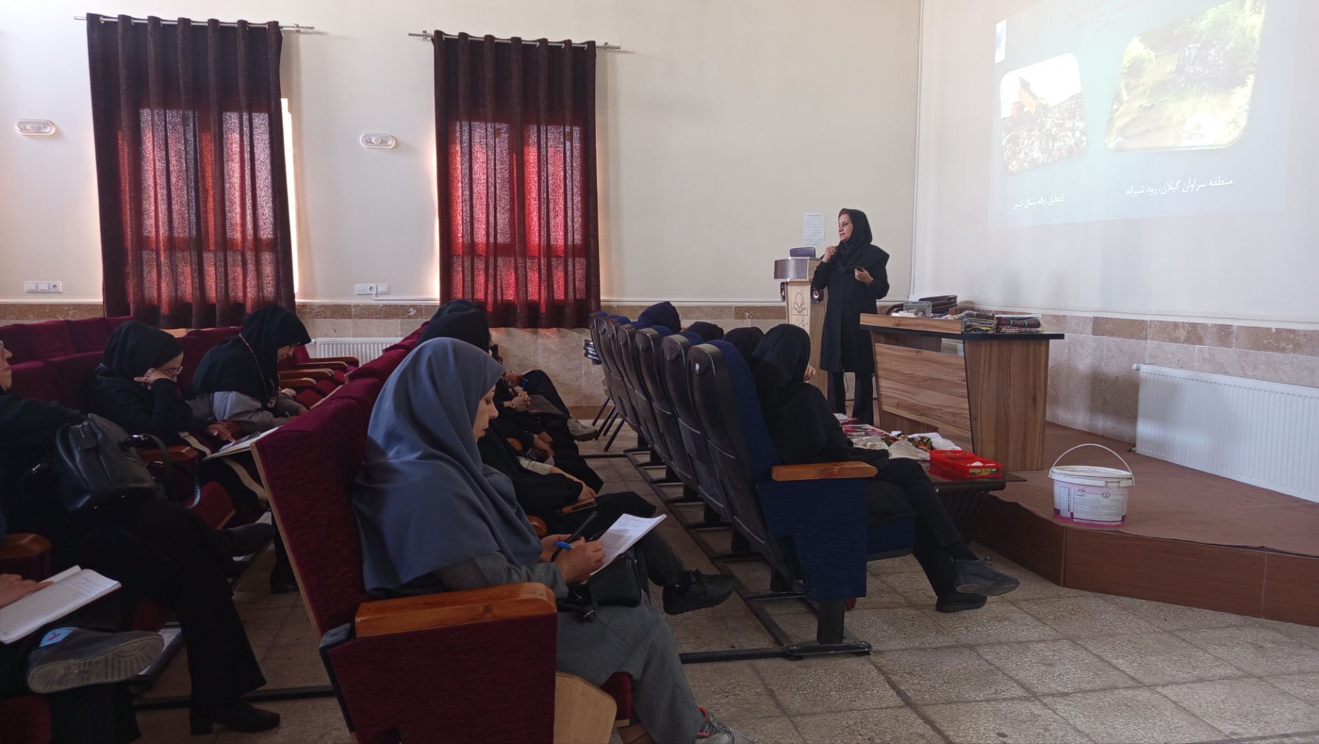 کارگاه آموزشی محیط زیستی برای مراقبین سلامت ناحیه هفت مشهد 