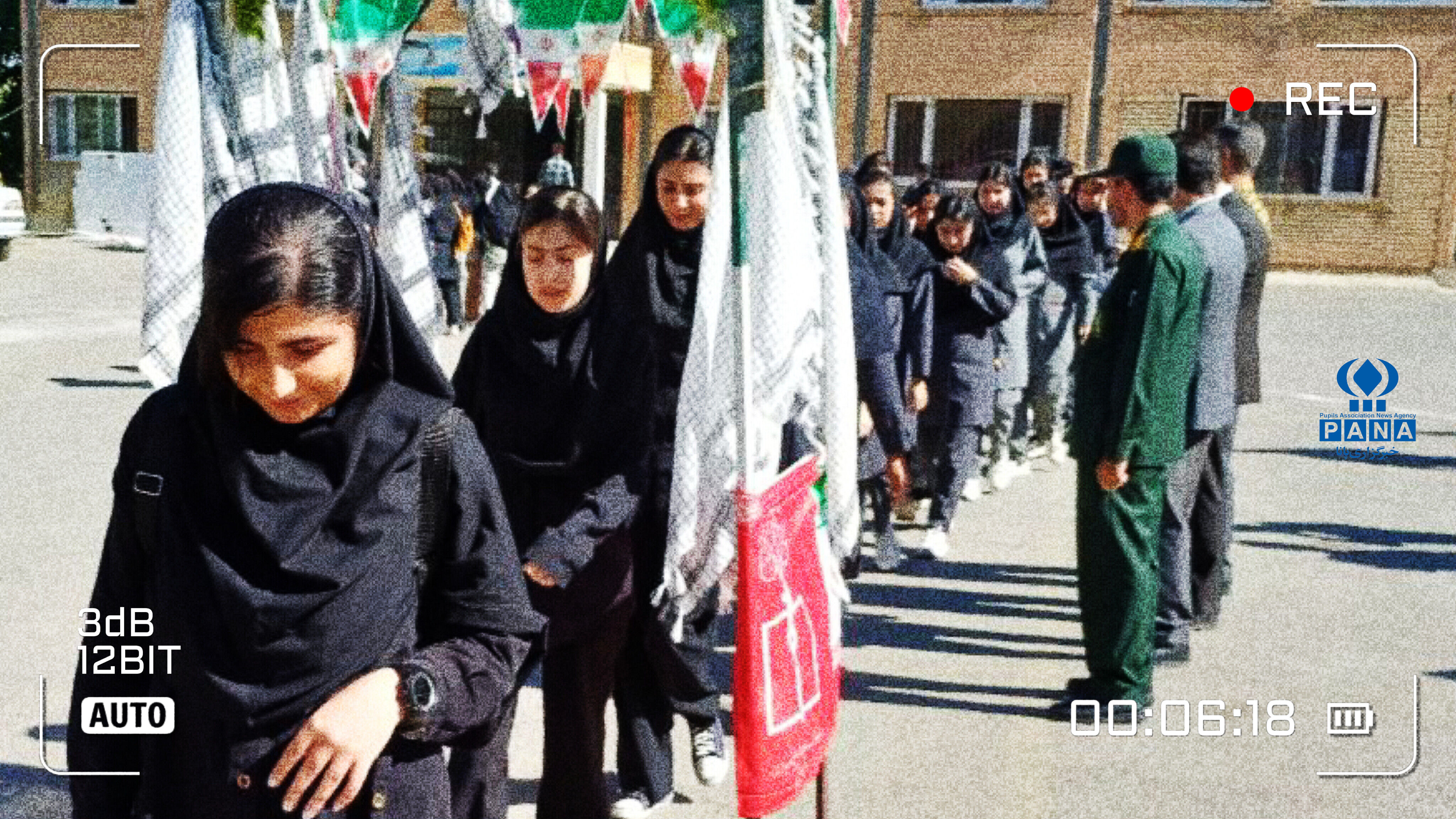 اعزام دانش‌آموزان دهگلان به اردوی راهیان نور با بدرقه مسئولان شهرستان