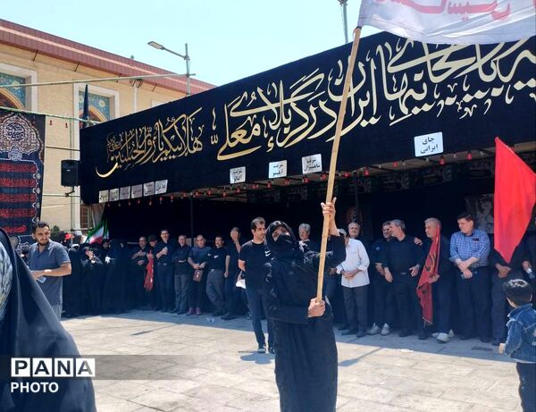 جاماندگان آذربایجان شرقی با چشمانی اشک‌بار به امید روز رجعت با رهبر شهید