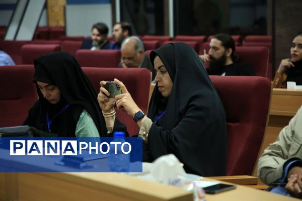 نشست صمیمی مدیران رسانه با استاندار قم