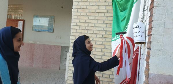 زنگ انقلاب در مدارس پارسیان نواخته شد 