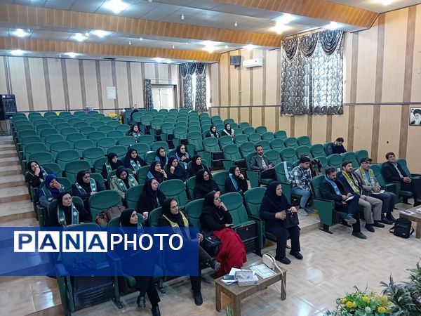 جلسه هم‌اندیشی مجمع مدرسین و مربیان پیشتاز اردوی تمشک در آشخانه