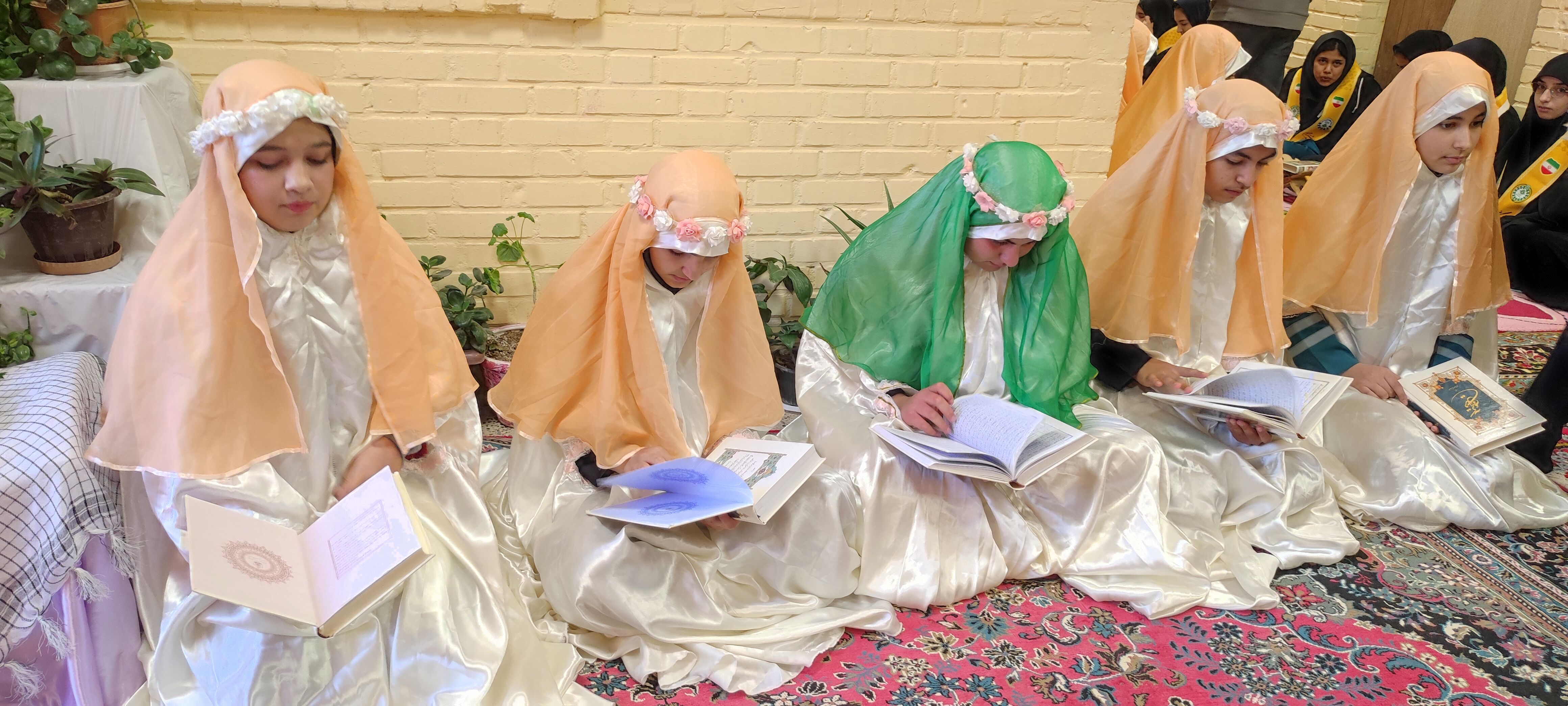محفل انس با قرآن کریم در دبیرستان دخترانه شهدای زیارت 