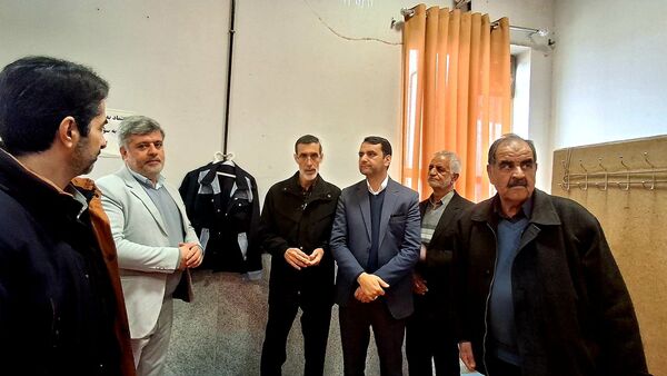 بازدید مسئولان و دانش‌آموزان از نمایشگاه دستاوردهای هنرستان بنت‌الهدی صدر