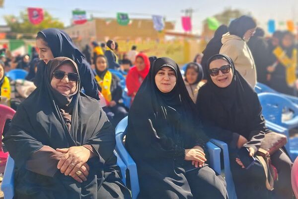 طنین زنگ انقلاب در مدرسه فرزانگان شهرستان باشت