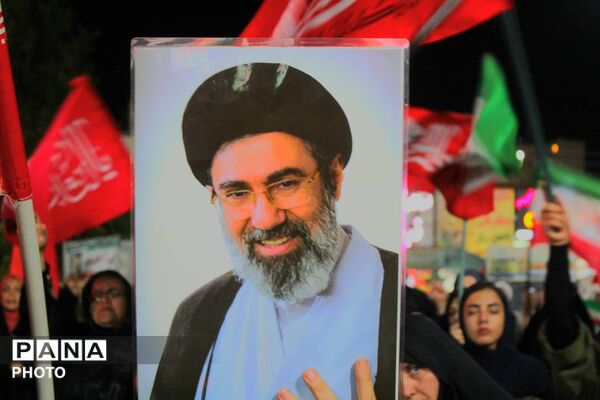 یادبود ۱۶۸ شهید دانش آموز میناب در میدان امام خمینی ورامین