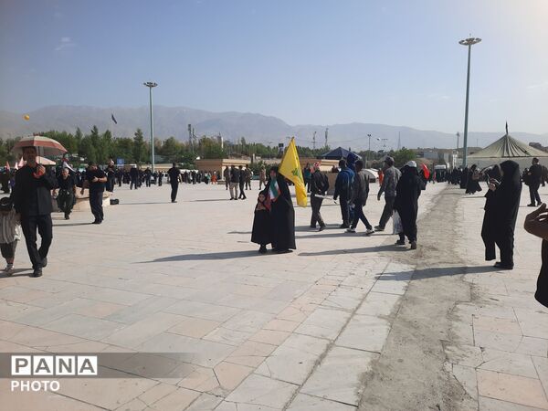 اولین روز وداع با شکوه با رهبر شهید و خانواده بزرگوارشان 