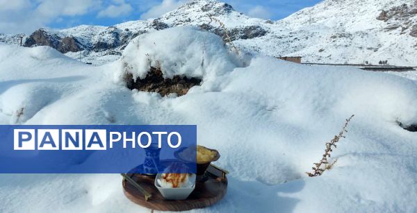 رقص دانه‌های برف در آسمان خاتم؛ شور و هیجان کودکان