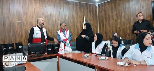 تجلیل و تقدیر از نوجوان هلال احمر ساوجبلاغ