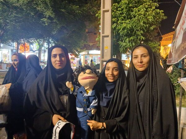 بازدید قائم‌مقام سازمان دانش‌آموزی از غرفه نوجوان مبارز و شهدای دانش‌آموز ورامین