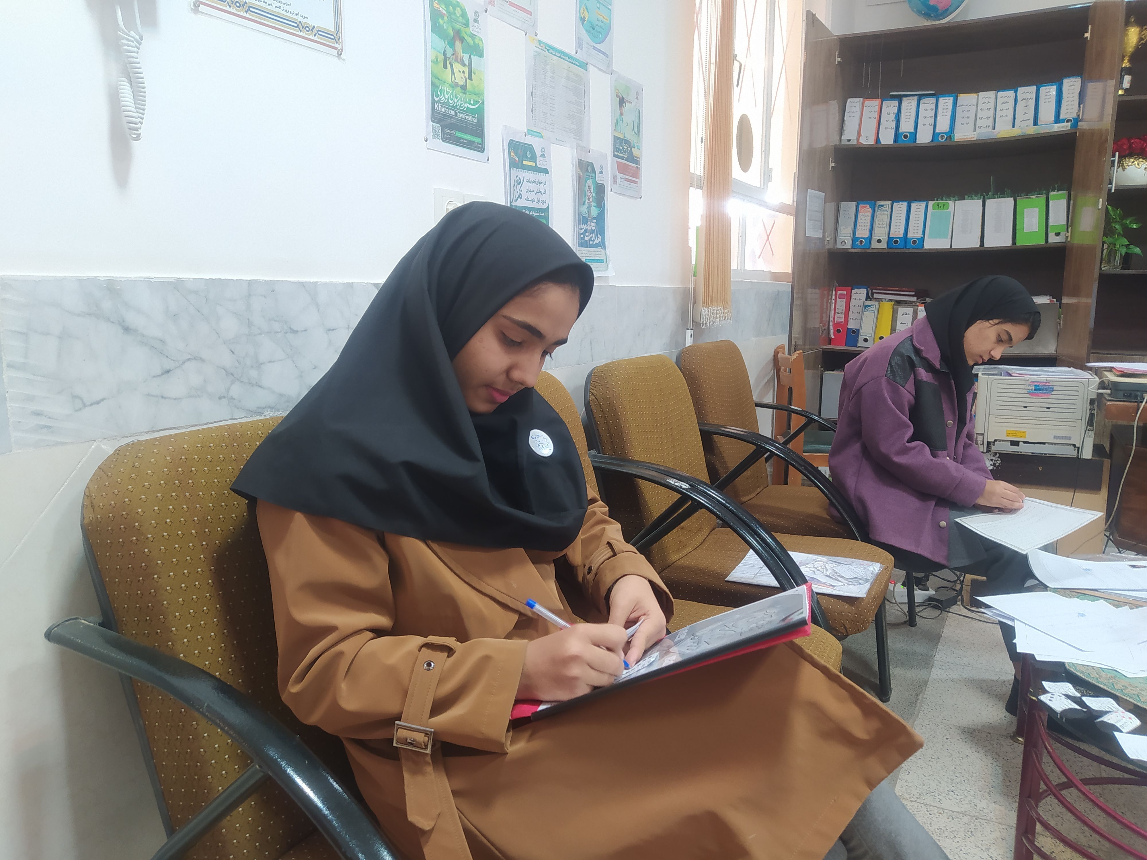 اجرای طرح مدادم در دبیرستان دخترانه امید 