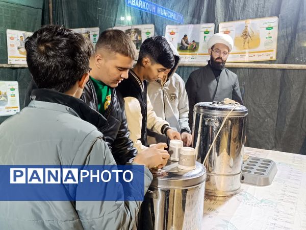 نمایشگاه دستاوردهای انقلاب دانش‌آموزان صدرا در ابرکوه