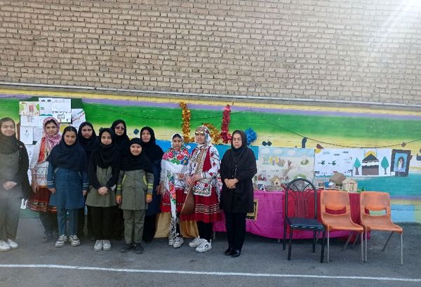جشنواره ماها در دبستان ربابه هاشمیان یزدی شیروان