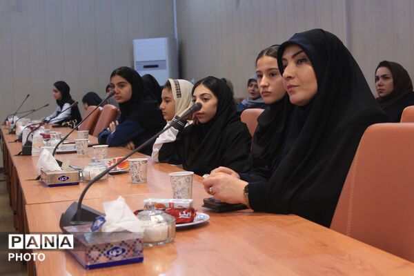همایش «دختران مقاومت، امید آینده ایران» شهرستان بهارستان