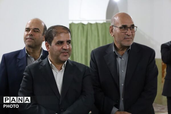 بازدید معاون سیاسی امنیتی اجتماعی استانداری یزد از موکب رفع اشکال دانش‌آموزان