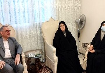 دیدار با خانواده شهدا مایه خرسندی و افتخار است