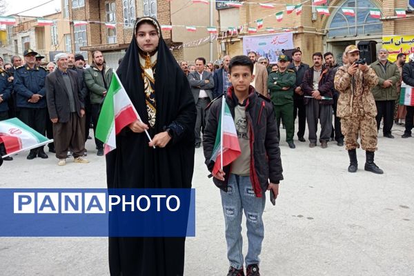 دانش‌آموزان دالاهو در راهپیمایی ۲۲ بهمن غوغا کردند