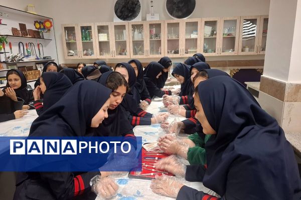 کارگاه تشریح قلب برای دانش آموزان فرزانگان شهرستان ملارد
