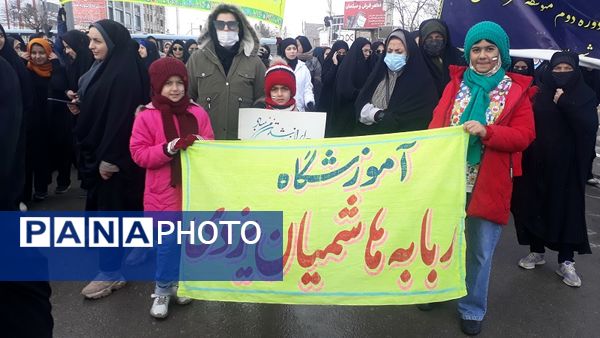 جلوه‌هایی از حماسه آفرینی مردم شیروان در راهپیمایی ۲۲ بهمن 