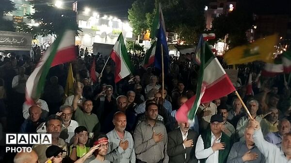 حضور پرشور مردم شهر هشتگرد در صدمین شب از شب‌های حماسه