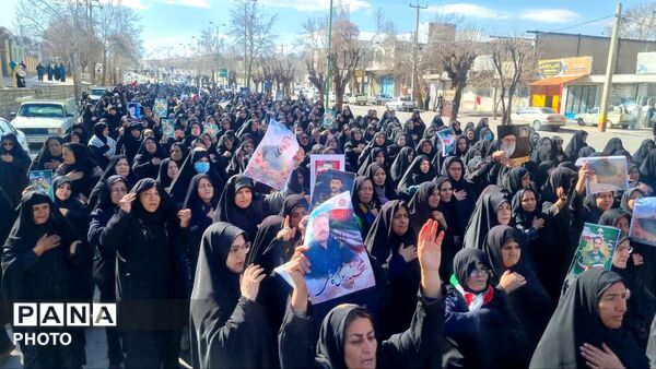 نهاوند فرزندان شهیدش را در آغوش گرفت