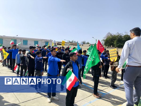 مدارس سندرک یکپارچه در شور انقلابی؛ زنگ انقلاب به صدا درآمد