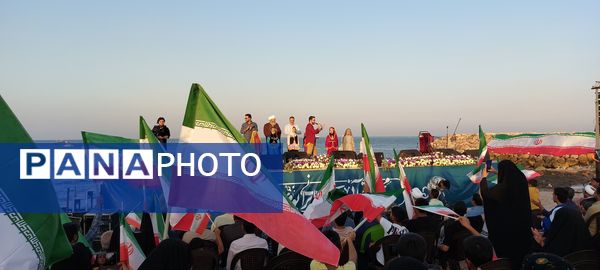 محفل قرآنی با حضور محفلی‌ها 