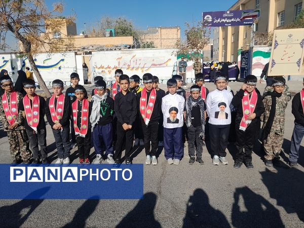 حضور دانش آموزان و آحاد مردم شریف منطقه رضویه در راهپیمایی 13آبان