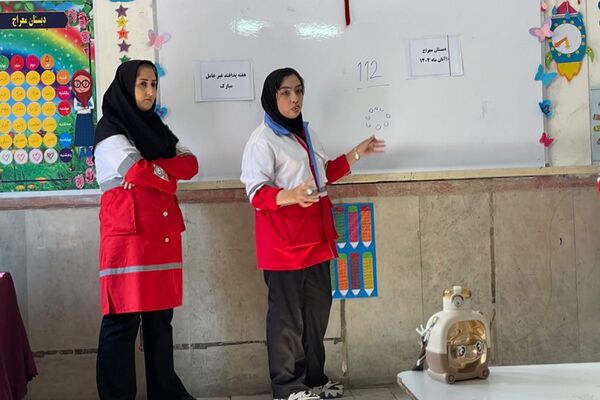 مانور تخلیه اضطراری و آمادگی برای لحظات بحرانی در مدرسه معراج بهارستان‌دو