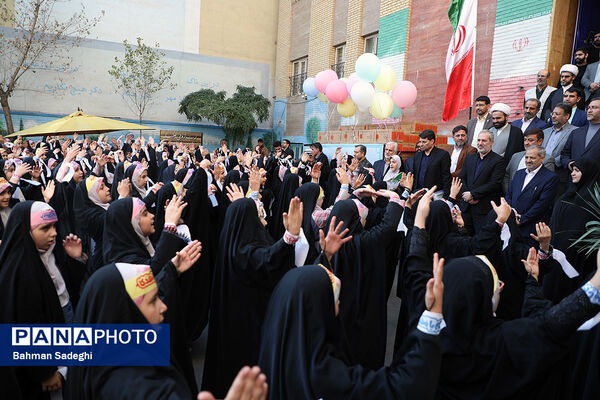آیین تجهیز ۴۰۰۰ کتابخانه کلاسی با حضور وزیر آموزش و پرورش