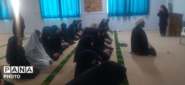اولین مراسم نماز جماعت سال تحصیلی جدید در دبیرستان فرهنگیان 