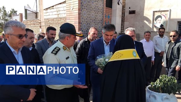 استاندار مرکزی در محلات؛ تجدید میثاق با شهدا و افتتاح ۸۳۴ میلیارد ریال پروژه عمرانی در هفته دولت