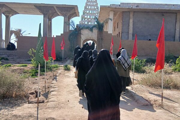 اولین روز حضور دانش‌آموزان دختر منطقه کهریزک در یادمان ‌های مناطق عملیاتی جنوب ایران