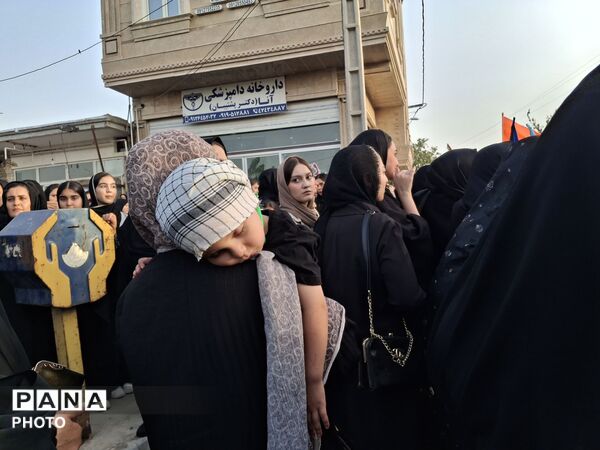 حرکت نمادین کاروان اسرای کربلا در شهر آوه