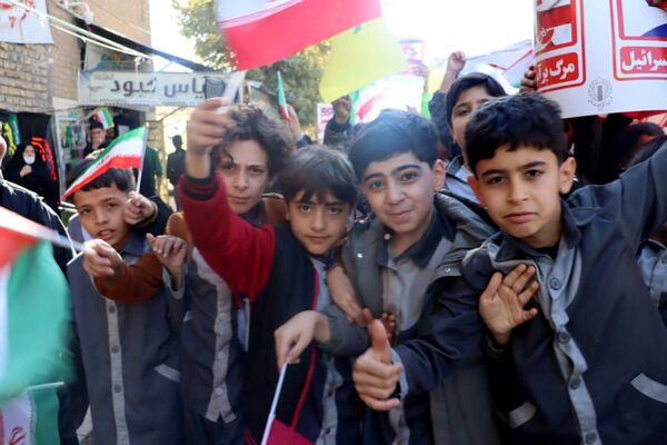 فریاد مرگ بر آمریکا در کوهدشت ؛ حماسه حضور دانش آموزان در سیزده آبان