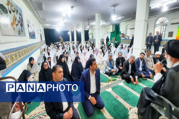 اقامه نماز جماعت در دبیرستان دخترانه حضرت زهرا(س) اهواز