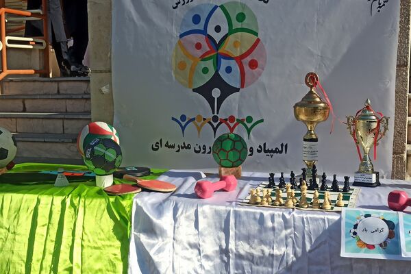 برگزاری برنامه های شاد و متنوع به مناسبت هفته تربیت بدنی در دبیرستان فضیلت شاهد