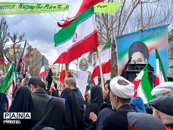 در فراق رهبر شهیدمان به میدان آمدیم 