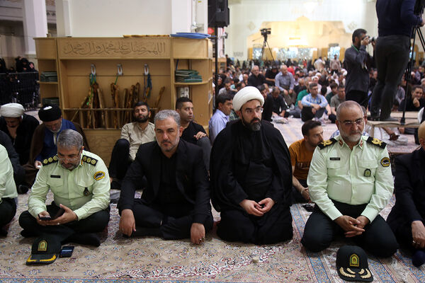 اجتماع لبیک یا حسین(ع) و گرامیداشت شهدای 15 خرداد در حرم حضرت معصومه(س)