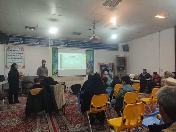 جلسات هم‌اندیشی دانش‌آموزان کانونی دردبیرستان امام خمینی کاشمر