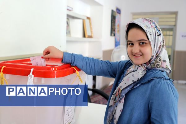 حضور پر شور مردم مشهد در چهاردهمین دوره انتخابات ریاست‌جمهوری 