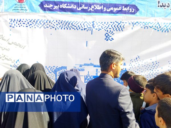 غرفه سازمان دانش آموزی محل همدلی و هم زبانی دانش آموزان