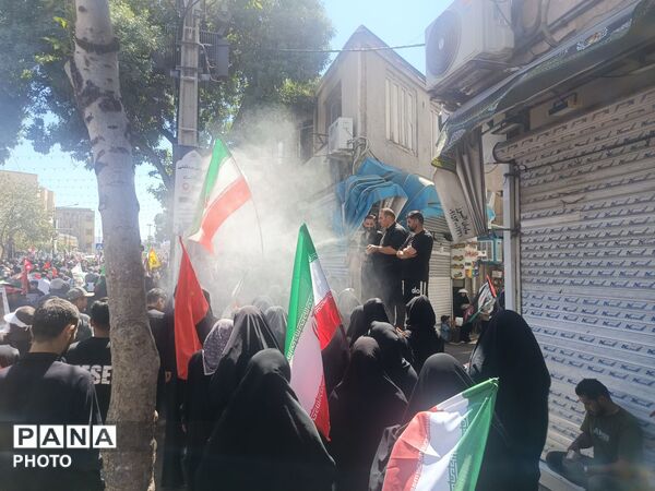 وداع باشکوه مردم مشهد با رهبر شهید؛ حضور حماسی از کودک تا سالمند